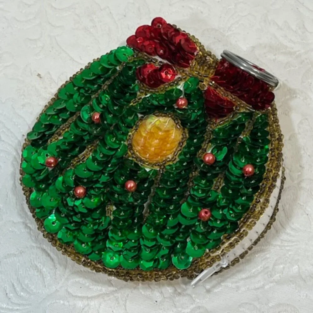 VTG Christmas Wreath Sequined Beaded Zip Change Coin Key Chain Purse Pouch 3.5